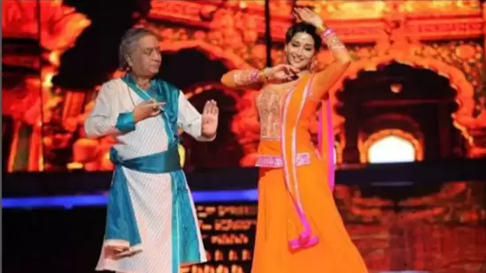 Madhuri Dixit shares a throwback picture with Pandit Birju Maharaj. Madhuri Dixit shares a throwback picture with Pandit Birju Maharaj.