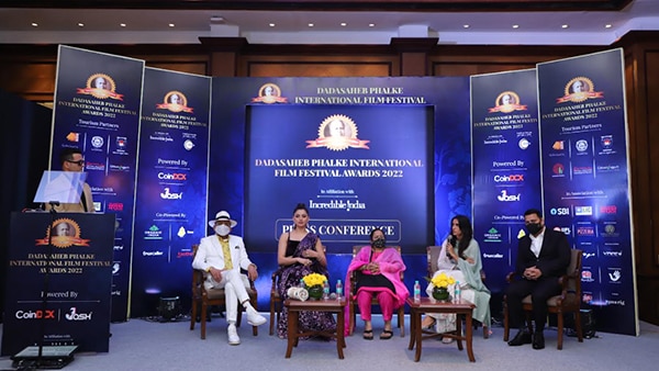 Miss Universe Judge Urvashi Rautela, Subhash Ghai, Annu Kapoor, Pragya Kapoor, Anil Mishra from Ministry of I&B, Col. Tushar Joshi and Mayor of BMC - Smt. Kishori Pednekar was the guest of honour at the press conference. Miss Universe Judge Urvashi Rautela, Subhash Ghai, Annu Kapoor, Pragya Kapoor, Anil Mishra from Ministry of I&B, Col. Tushar Joshi and Mayor of BMC - Smt. Kishori Pednekar was the guest of honour at the press conference.