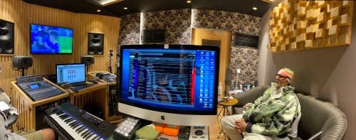 Amitabh Bachchan shared a panaroma view of his music studio on his blog.&nbsp;