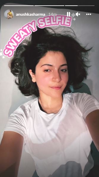 Anushka shared her selfie.