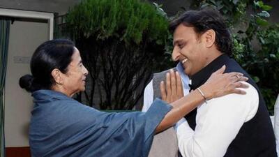 File photo of West Bengal chief minister Mamata Banerjee and Samajwadi Party chief Akhilesh Yadav. Banerjee has decided to campaign for SP in the upcoming UP elections. File photo of West Bengal chief minister Mamata Banerjee and Samajwadi Party chief Akhilesh Yadav. Banerjee has decided to campaign for SP in the upcoming UP elections.