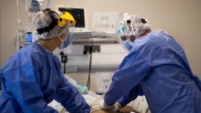 Respiratory rate over 30 per minute, breathlessness or oxygen saturation lower than 90 per cent on room air should be considered a severe disease and such patients have to be admitted to an ICU considering they would require respiratory support, as per the guidelines. “Seek immediate medical attention if: Difficulty in breathing or SpO2 <93%; and high grade fever or severe cough, particularly if lasting for >5 days (a low threshold to be kept for those with any of the high-risk features),” they said. (Tomas Cuesta / Getty Images)