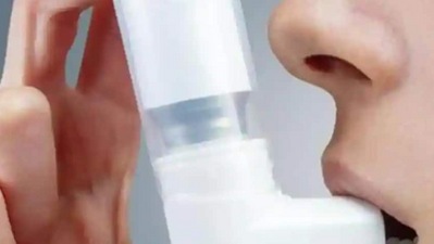 Covid patients who experience breathlessness with a fluctuating oxygen saturation between 90-93 per cent are advised to get admitted and they will be considered moderate cases. They are recommended oxygen support. (Shutterstock)