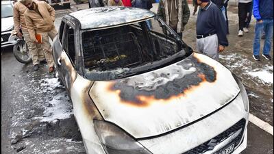Eyewitnesses said the driver of the vehicle tried to open the bonnet when he spotted flames erupting from the engine in a Ludhiana market. (HT Photo) Eyewitnesses said the driver of the vehicle tried to open the bonnet when he spotted flames erupting from the engine in a Ludhiana market. (HT Photo)