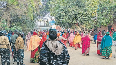 Apart from police, over 30 paramilitary personnel were deployed in the area to ensure law and order. (HT) Apart from police, over 30 paramilitary personnel were deployed in the area to ensure law and order. (HT)
