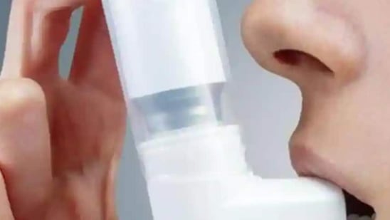 Covid patients who experience breathlessness with a fluctuating oxygen saturation between 90-93 per cent are advised to get admitted and they will be considered moderate cases. They are recommended oxygen support.(Shutterstock)