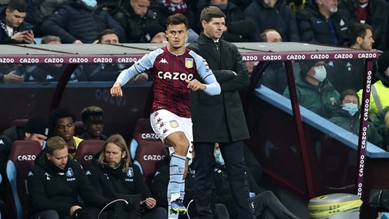 Steven Gerrard, Manager of Aston Villa interacts with Philippe Coutinho.&nbsp;(Getty)