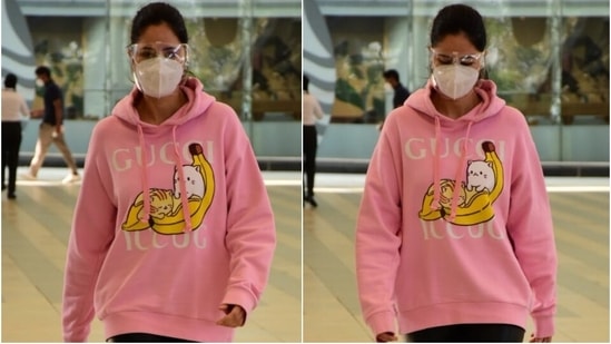 Loved Katrina Kaif's oversized pink sweatshirt with leather pants for latest airport look? It costs <span class='webrupee'>?</span>80k(HT Photo/Varinder Chawla)