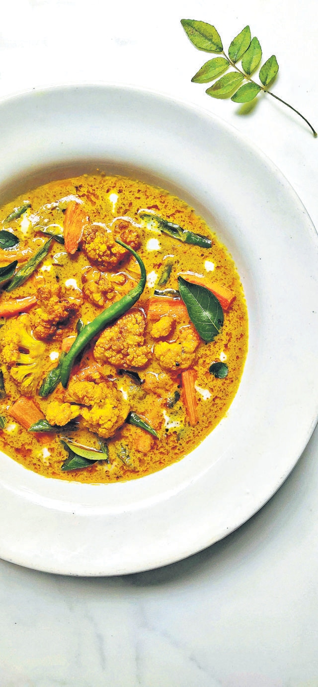 Cauliflower Moilee is a healthy vegan recipe