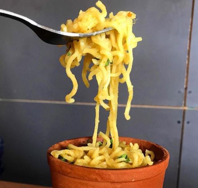 Some Delhi-based eateries serve maggi in kulhad. (Photo: globe_and_gluttony/Instagram) Some Delhi-based eateries serve maggi in kulhad. (Photo: globe_and_gluttony/Instagram)