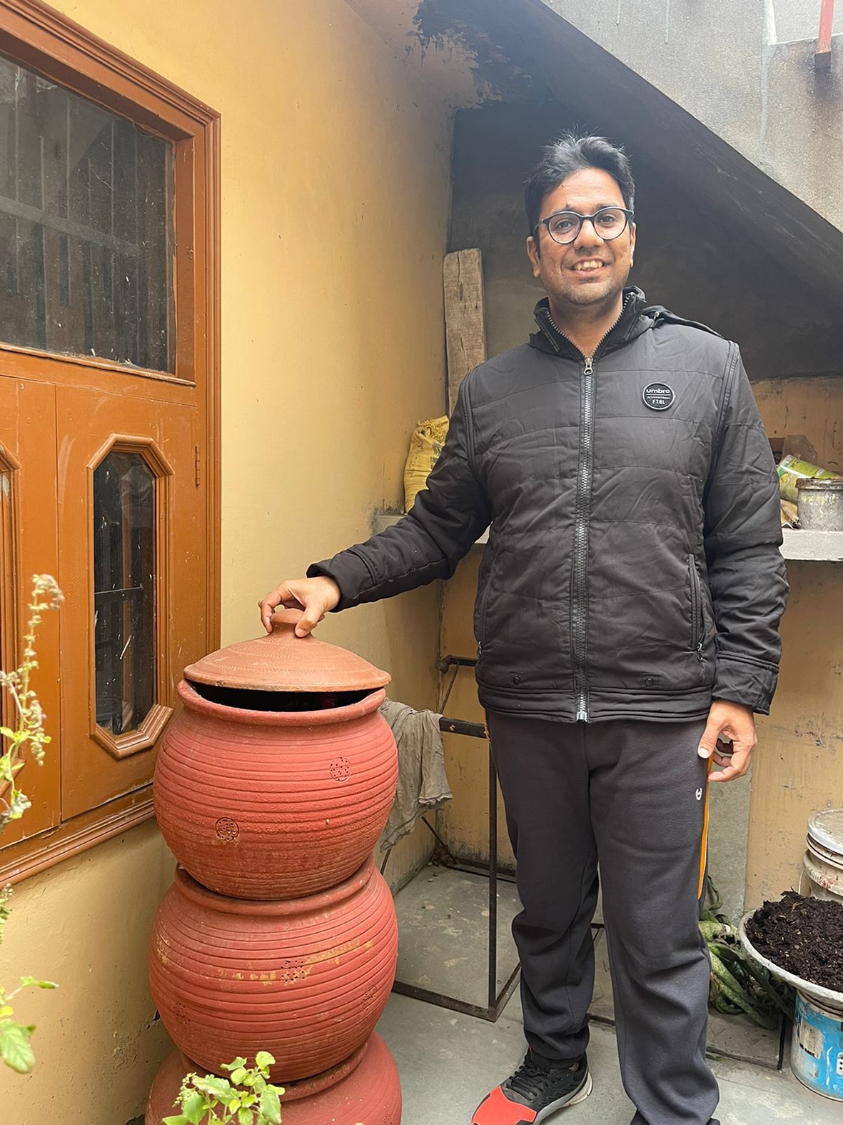 Amit Garg, 37, a resident of Sector 40, Chandigarh, composts wet waste in his house and uses it for kitchen gardening. (HT Photo)