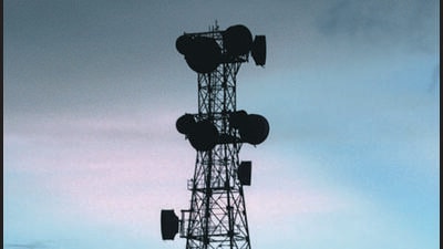US telecom majors AT&T and Verizon on Tuesday announced they were postponing activating 5G networks near airports for the time being. US telecom majors AT&T and Verizon on Tuesday announced they were postponing activating 5G networks near airports for the time being.