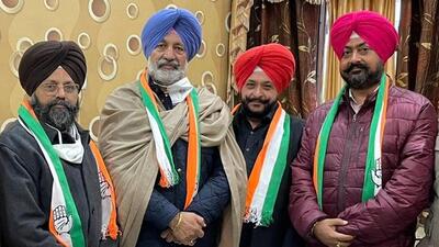 Congress candidate and Mohali MLA Balbir Singh Sidhu with the three leaders who returned to the Congress on Wednesday. (HT Photo)