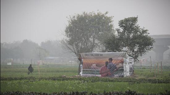 A field in Mayur Vihar shrouded in a layer of fog on Wednesday. Experts said models that make use of widely available, low-cost sensor data and satellite imagery have the potential to provide daily local air quality information to thousands of people. (Sanchit Khanna/Hindustan Times) A field in Mayur Vihar shrouded in a layer of fog on Wednesday. Experts said models that make use of widely available, low-cost sensor data and satellite imagery have the potential to provide daily local air quality information to thousands of people. (Sanchit Khanna/Hindustan Times)