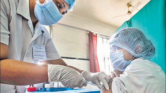 On Wednesday, as Pune district reported 12,491 new Covid-19 cases, the active case load in the district reached an eight-month high. (HT PHOTO)