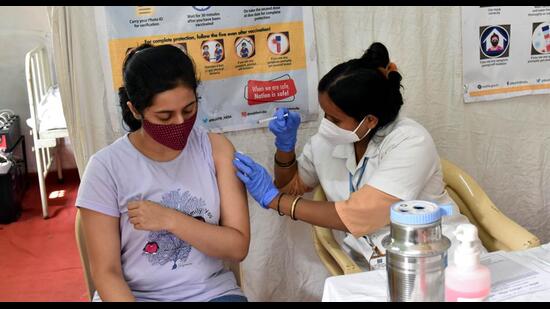 Across Maharashtra, a total of 43.44 per cent of students in the age group had received their first dose of Covaxin. (HT PHOTO)