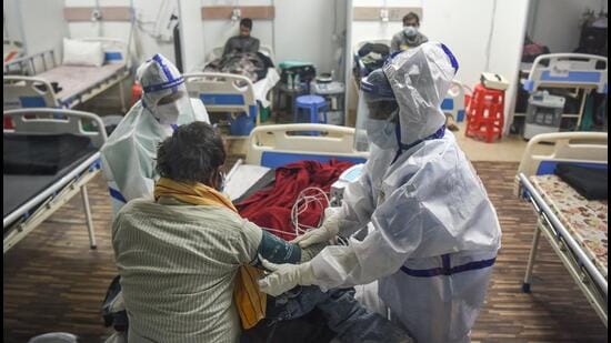 Senior officials of the Delhi government’s health department said that the rise in cases is not significant. “The rise should not be read as a spike. Our focus is on hospitalisations which is still stable,” the official said. (Sanchit Khanna/HT Photo)