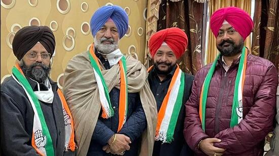 Congress candidate and Mohali MLA Balbir Singh Sidhu with the three leaders who returned to the Congress on Wednesday. (HT Photo)