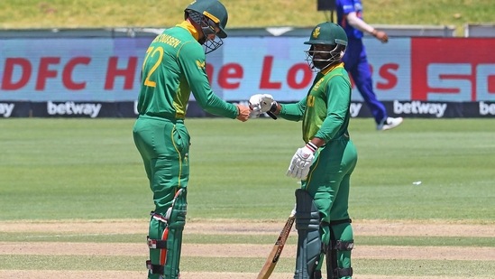 South Africa's Temba Bavuma and Rassie van der Dussen during their partnership (ANI)