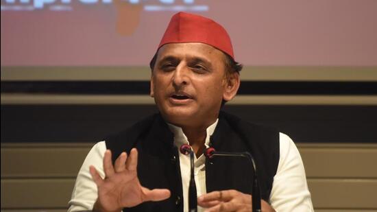 SP chief Akhilesh Yadav during a press conference at party office in Lucknow on Wednesday. Addressing reporters, he hinted that he may contest the upcoming UP elections. (HT photo/Deepak Gupta)