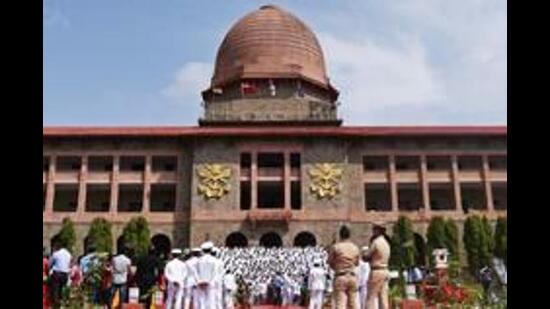 The armed forces should review this ceiling on numbers because it only reinforces a perception that there is a gender bias and that the forces have yet to fully accept women as equals in their ranks. (Pratham Gokhale/HT Photo)