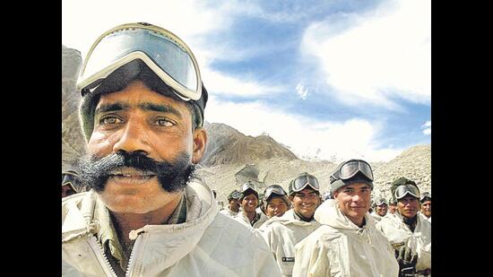 Ever since India thwarted Pakistan’s intention of gaining control of the Saltoro Ridge and the Siachen glacier in 1984, Pakistan’s objective has been to see the Indian Army come down from its positions. (HTPHoto)