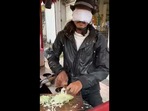 The man who calls himself 'Indori Jack Sparrow' chops veggies for his noodles, with a blindfold on. (instagram/@nagpur_buzz) The man who calls himself 'Indori Jack Sparrow' chops veggies for his noodles, with a blindfold on. (instagram/@nagpur_buzz)