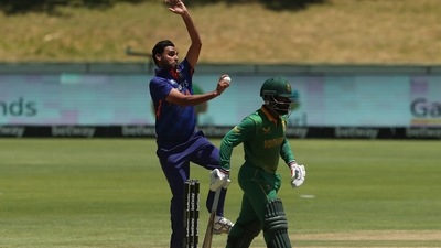 India's Bhuvneshwar Kumar in action (REUTERS)