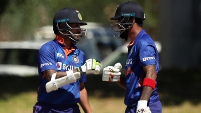 KL Rahul with Shikhar Dhawan&nbsp; (REUTERS)