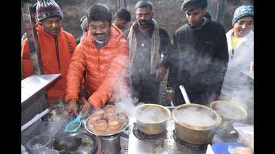 Cabinet Minister Nand Gopal Gupta ‘Nandi’ making tea at a roadside kiosk in Prayagraj. (HT Photo) Cabinet Minister Nand Gopal Gupta ‘Nandi’ making tea at a roadside kiosk in Prayagraj. (HT Photo)