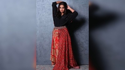 Vidya Balan picked this gorgeous outfit from the shelves of designer Aseem Kapoor's clothing line. (Instagram/@vidyabalan) Vidya Balan picked this gorgeous outfit from the shelves of designer Aseem Kapoor's clothing line. (Instagram/@vidyabalan)