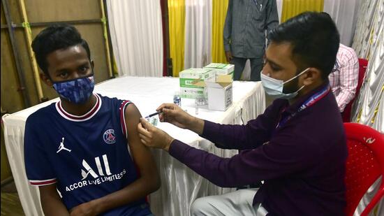 TPR stood at 10.72 per cent on Thursday with 53,203 tests conducted in the last 24 hours (Anshuman Poyrekar/HT PHOTO) TPR stood at 10.72 per cent on Thursday with 53,203 tests conducted in the last 24 hours (Anshuman Poyrekar/HT PHOTO)