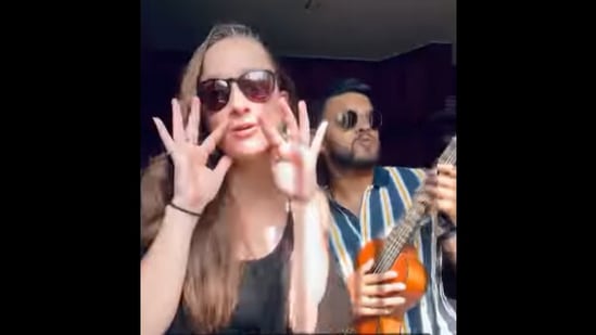 The Indo-French couple in the video where they sing Kishore Kumar's Samne Yeh Kaun Aaya.&nbsp;(instagram/@meghdutroychowdhury)