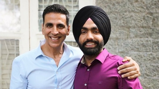 Akshay Kumar with Ammy Virk from the shoot of Filhall.&nbsp;