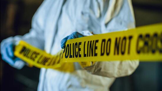 Four robbers assaulted a shopkeeper and his friend before robbing them of ₹1.57 lakh and valuables at his shop in Mandi Mullanpur, Ludhiana. (Getty Images)