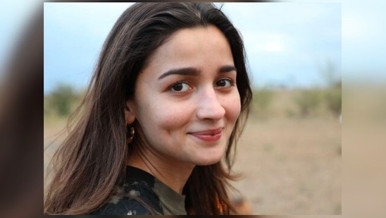 Alia Bhatt's caption "casually flexing my boyfriend’s photography skills," grabbed a lot of eyeballs and made headlines.(Instagram/@aliaabhatt)
