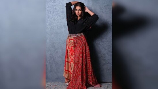 Vidya Balan picked this gorgeous outfit from the shelves of designer Aseem Kapoor's clothing line.(Instagram/@vidyabalan)