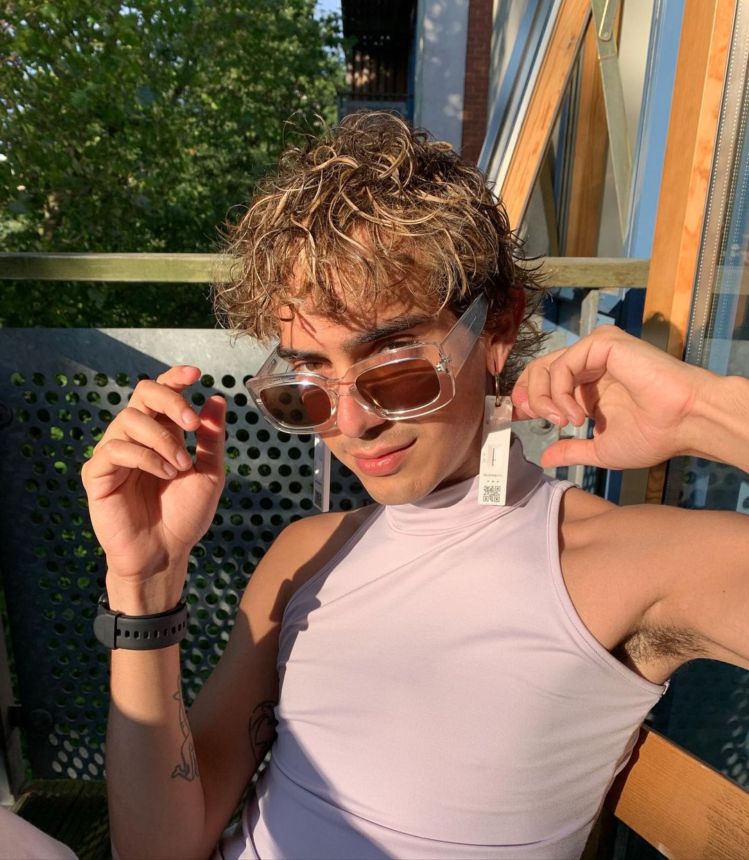 London-based youngster wearing antigen test earrings (jrznd/Instagram) London-based youngster wearing antigen test earrings (jrznd/Instagram)