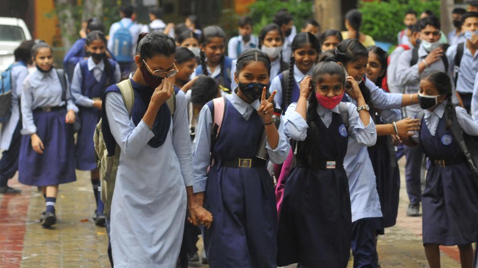 Children aged 12 and above can wear masks under the same conditions as that of an adult, the Union health ministry's revised Covid-19 guidelines said on Thursday, January 20, 2022. (Keshav Singh/HT)