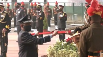 After travelling for around 150 metres, the torch was used to symbolically merge the flame from Amar Jawan Jyoti with the one at the National War Memorial. (Screenshot from footage)