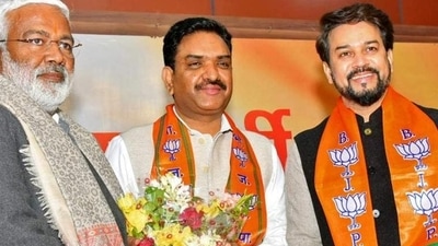 UP polls: Former Kanpur police commissioner Asim Arun (centre) joined the BJP on Sunday. (ANI PHOTO) UP polls: Former Kanpur police commissioner Asim Arun (centre) joined the BJP on Sunday. (ANI PHOTO)