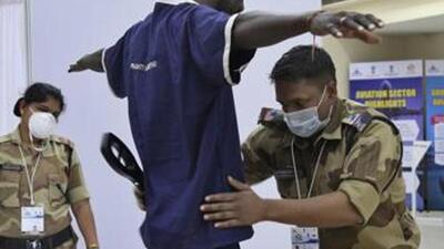 Central Industrial Security Force (CISF) personnel at the Mumbai airport found $60,000 on a ground handling staffer during frisking. (AP File Photo/Representative Image)