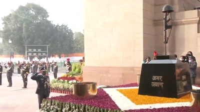The torch was then taken to the national war memorial by a ceremonial guard from Guards Regiment of the Indian Army. (Screenshot from footage) The torch was then taken to the national war memorial by a ceremonial guard from Guards Regiment of the Indian Army. (Screenshot from footage)