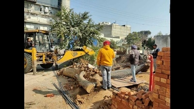 As per the report, the PSPCL had issued 76,770 connections in areas falling under the civic body’s jurisdiction. However, the civic body has only issued approved plans for 7,471 buildings. (HT Photo) As per the report, the PSPCL had issued 76,770 connections in areas falling under the civic body’s jurisdiction. However, the civic body has only issued approved plans for 7,471 buildings. (HT Photo)