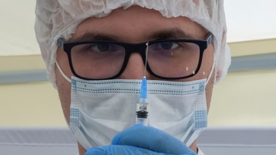 The aforementioned research stated that Omicron affected both unvaccinated and vaccinated people. However, in the later stage of the variant, it is observed that vaccinated people have been able to fight the virus more effectively. (Reuters)