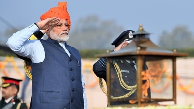 PM Modi at the National War Memorial. (Twitter/@PIB_India)