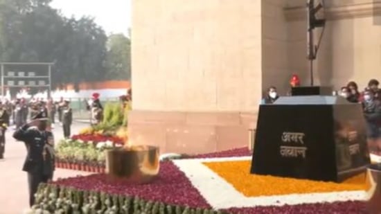 Air Marshal Balabadhra Radha Krishna laid a wreath after which a torch was lit from the Amar Jawan Jyoti and the flame doused.(Screenshot from footage)