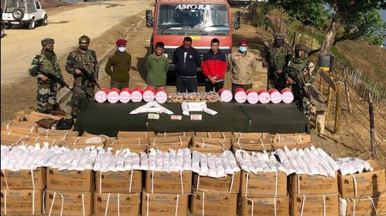 The recovered items comprise 2,500 kilograms of explosives and 4,500 metres of detonators, Indian currency amounting to <span class='webrupee'>₹</span>73,500, Myanmar currency of Kyat 9,35,000 and a vehicle (with registration number MZ 07 7936), according to an Assam Rifles official. (HT PHOTO.) The recovered items comprise 2,500 kilograms of explosives and 4,500 metres of detonators, Indian currency amounting to <span class='webrupee'>₹</span>73,500, Myanmar currency of Kyat 9,35,000 and a vehicle (with registration number MZ 07 7936), according to an Assam Rifles official. (HT PHOTO.)