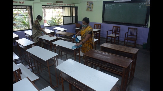 Schools across Thane district to reopen from Monday. Staff clean the classrooms of a school in Thane on Friday. (PRAFUL GANGURDE/HT PHOTO)