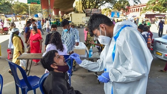 A health worker collects asample for Covid-19 testing in Bengaluru on Thursday (PTI)(HT_PRINT) A health worker collects asample for Covid-19 testing in Bengaluru on Thursday (PTI)(HT_PRINT)